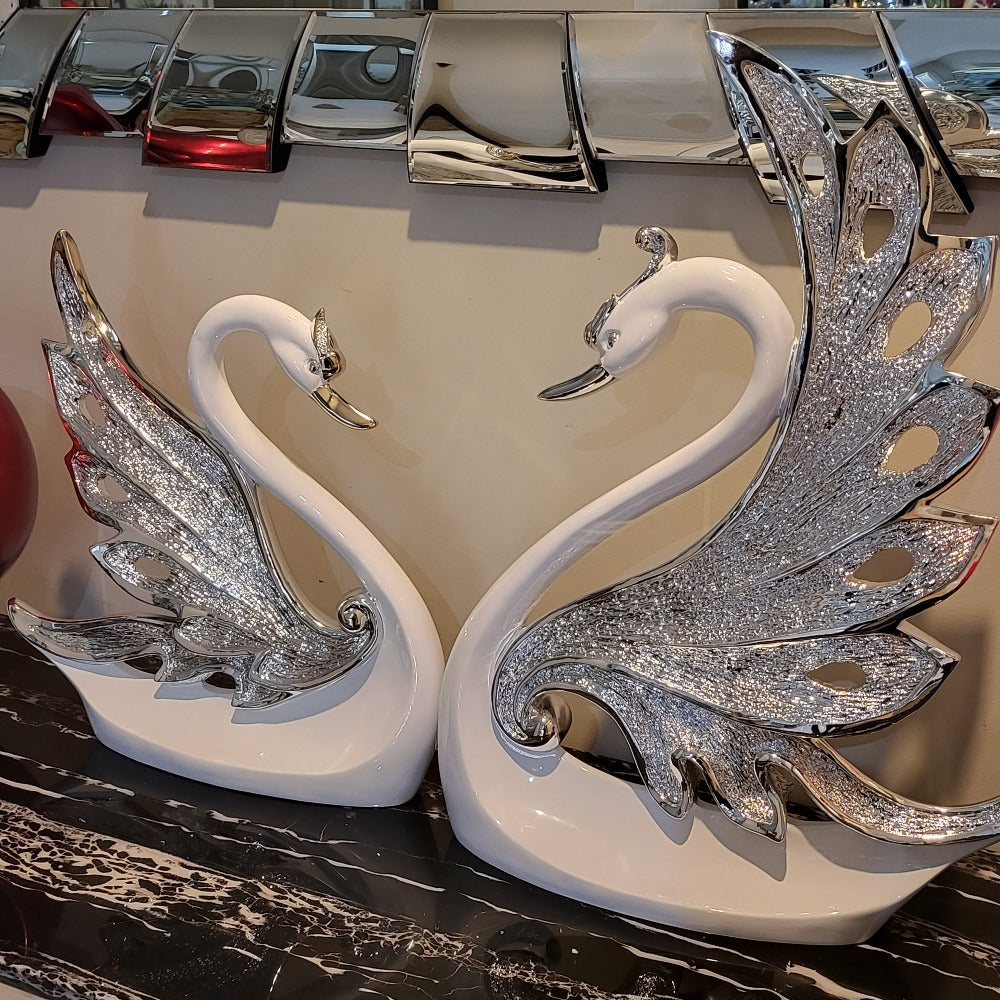 RBM Classic Home Modern Exquisite Resin Decorative White Swans For Your Home Decorations To Your Preference
