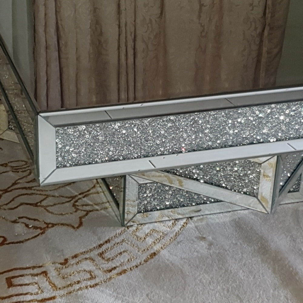 Modern Square Diamond Crushed Glass Coffee Table in SilverClassy Diamond Crushed Glass Crystals With a Captivating Sparkling Effect in Silver