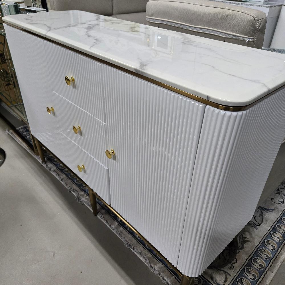 Exclusive and Modern Buffet Cabinet in Bronze Storage Dining Room Buffet Cabinet with 2 shelves and 3 Drawers in White MDF and Bronze