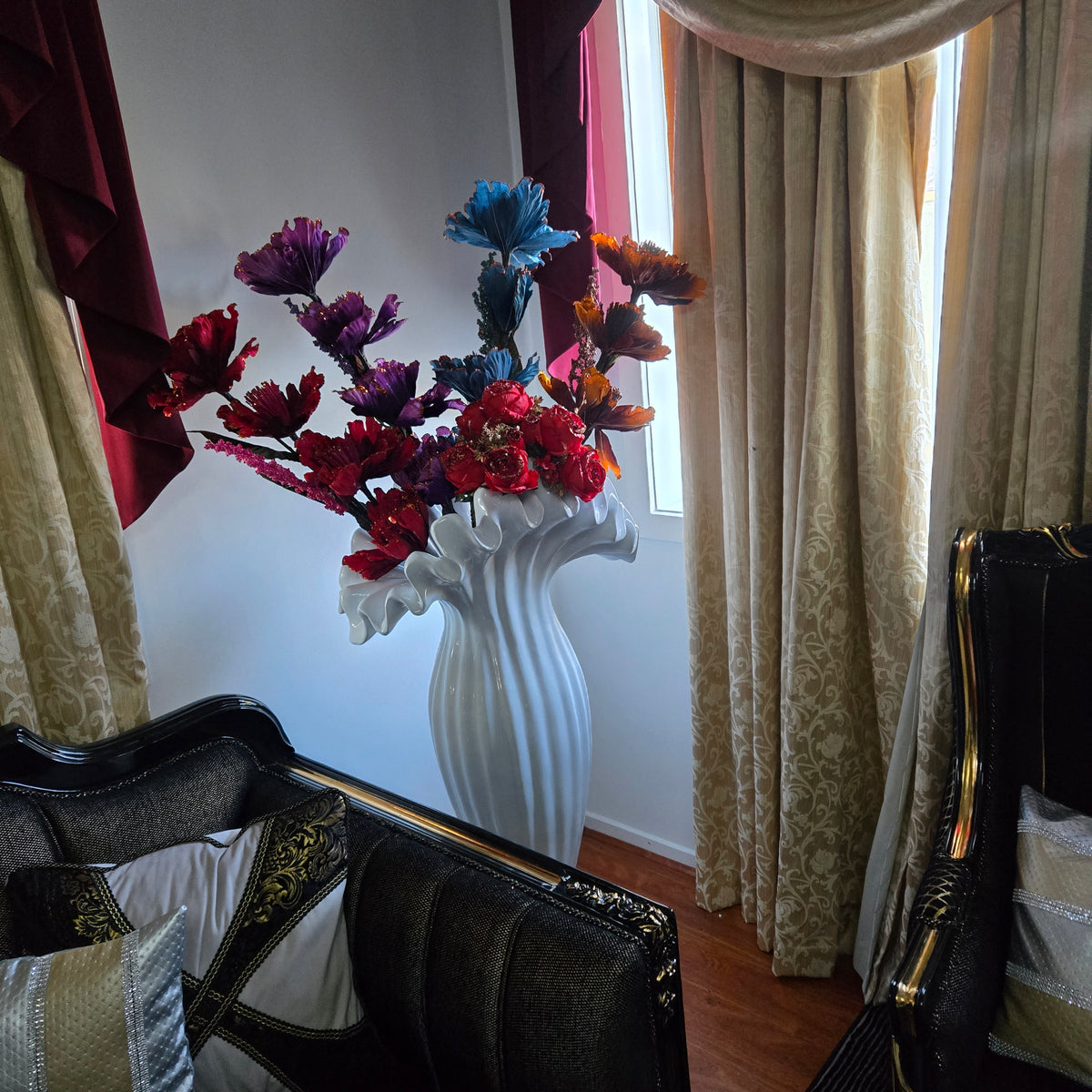 Decorative Resin Vase - Shells
