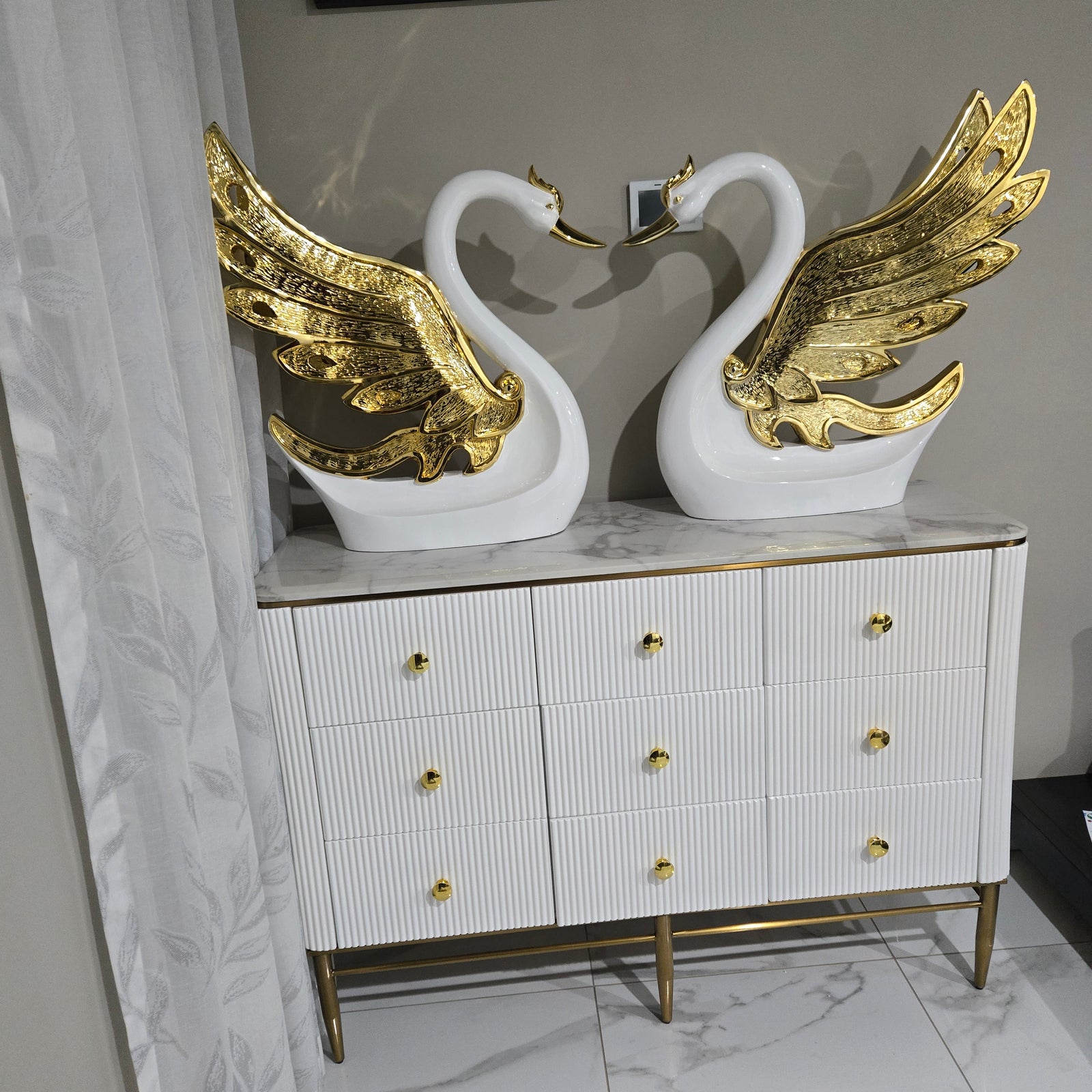 RBM Classic Home Modern Exquisite Resin Decorative White Swans For Your Home Decorations To Your Preference. The Cute Swans Come in Silver and Gold Wings