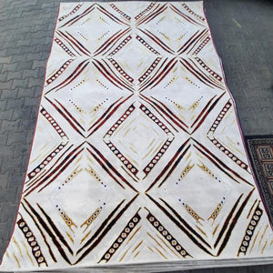 Comfortable Rugs Handmade in Turkey. Discover Luxury and Stylish Designs at Affordable Prices in Cream and Purple Colours