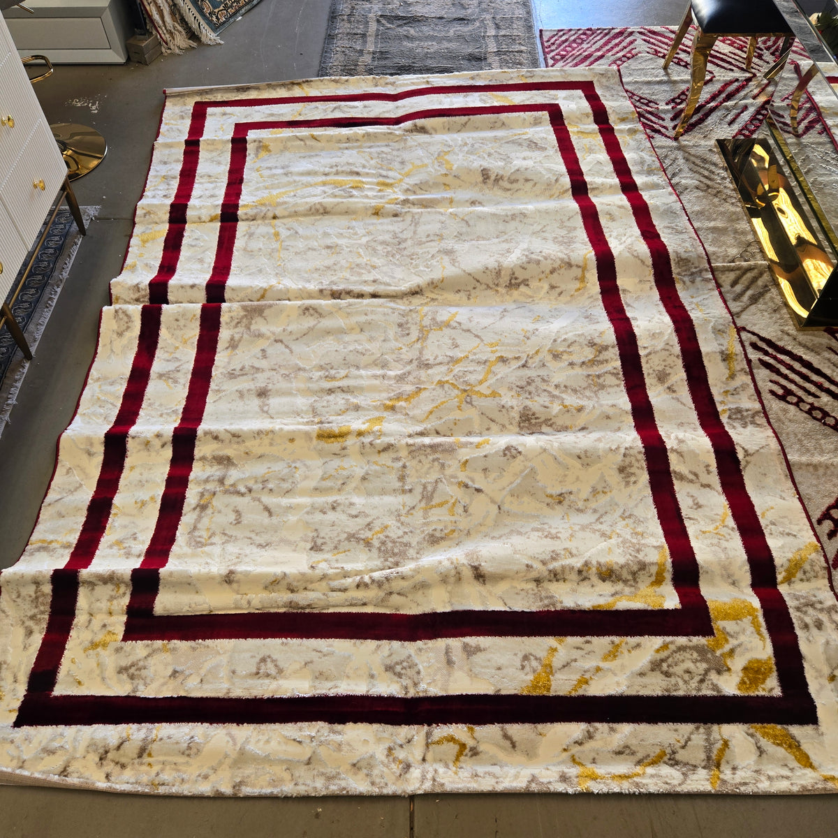Cream and Red Comfortable Carpet (L3m * W2m)