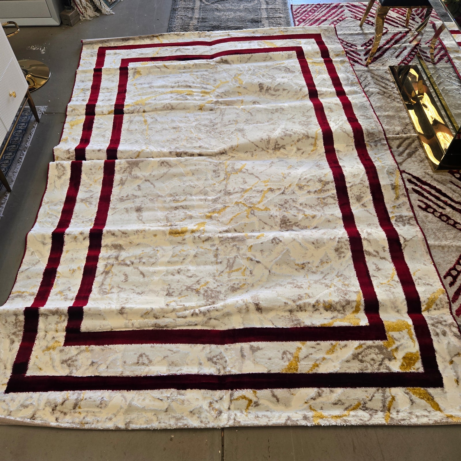Cream and Red Comfortable Carpet (L3m * W2m)