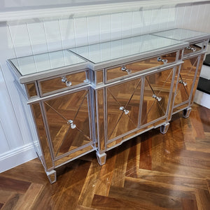 RBM Classic Online Store - Glass Mirrored Silver Dining Room Buffet Cabinet with 4 Shelves and 3 drawers in silver Stand